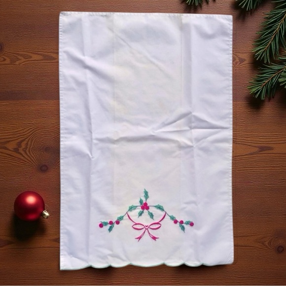 Embroidered Christmas Garland Mr&Mrs Claus Mouse Holly Hand Fingertip Towel Set - Picture 8 of 16